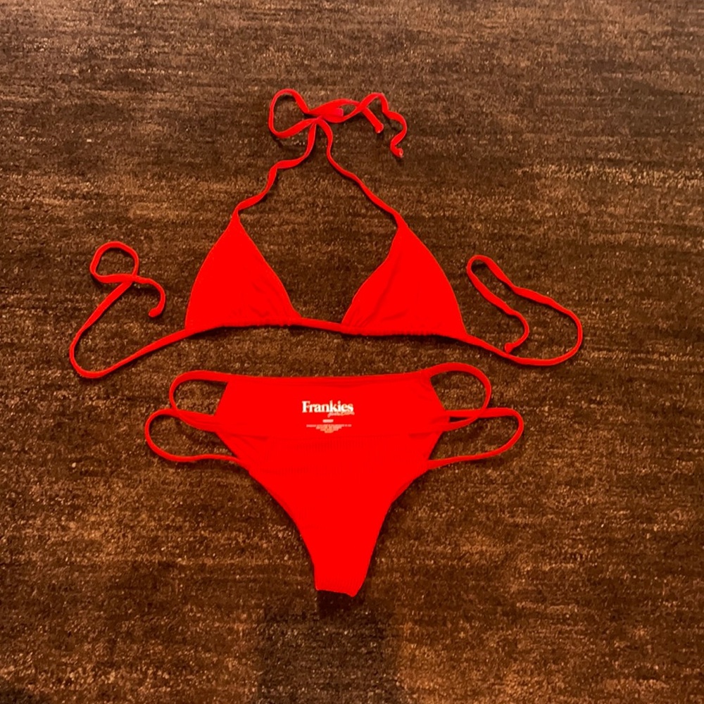FRANKIE’S BIKINIS Red Bikini (M)